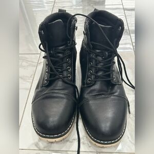 Source Unknown Black Leather Lace-Up Boots